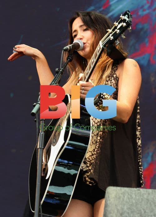KT Tunstall Performs at V Festival