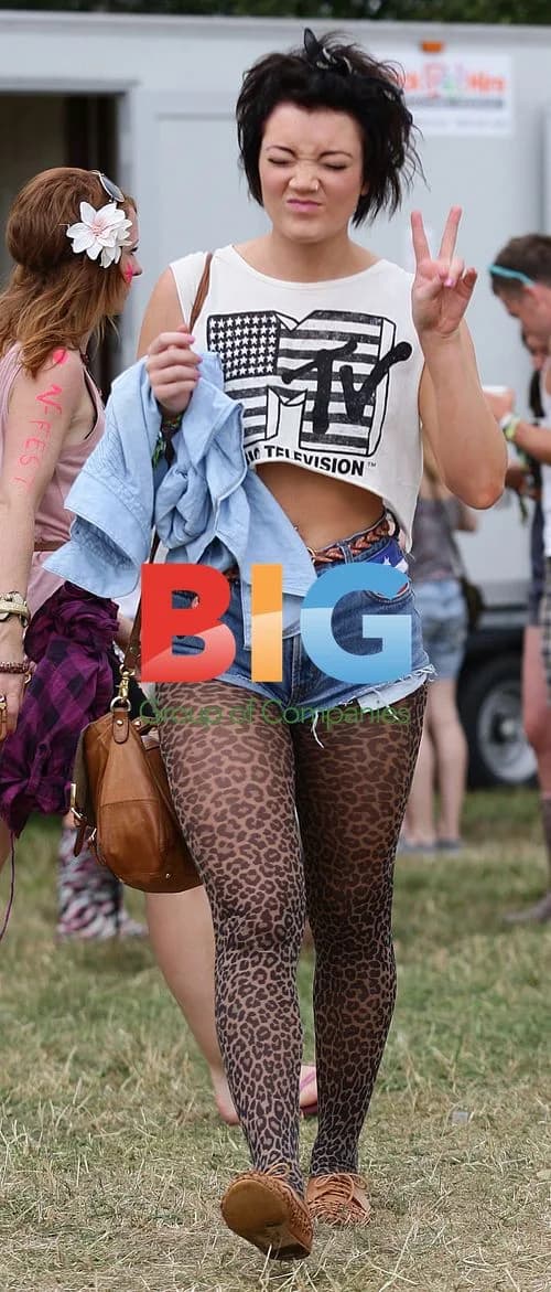 Hollie-Jay Bowes performs at V Festival
