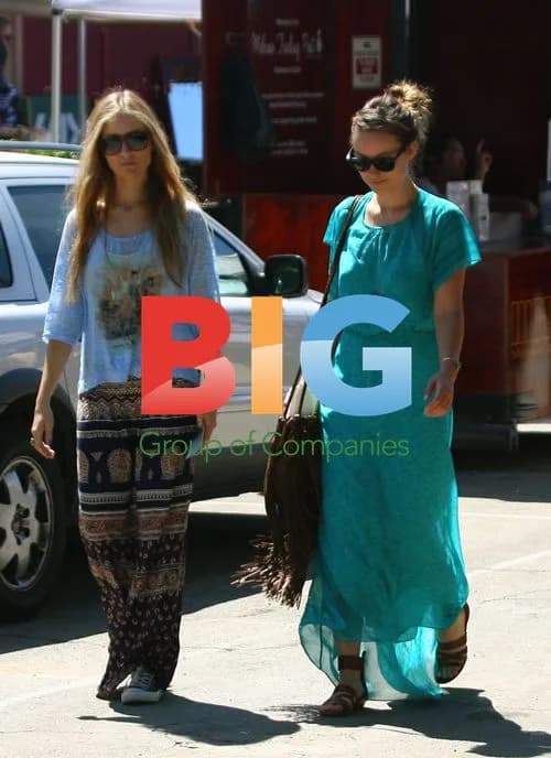 Olivia Wilde at Fairfax Flea Market