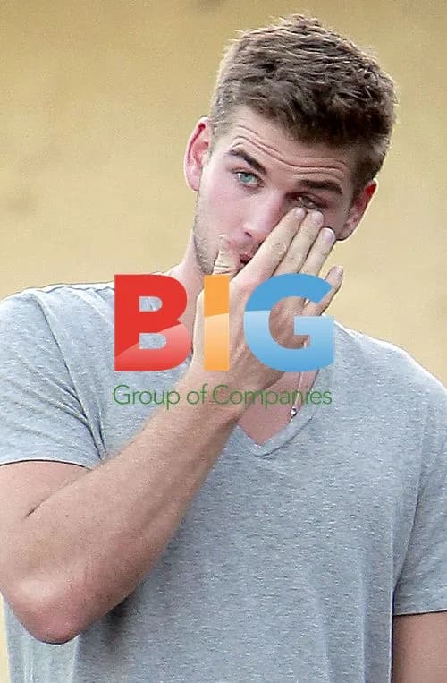 Miley Cyrus out with Liam Hemsworth