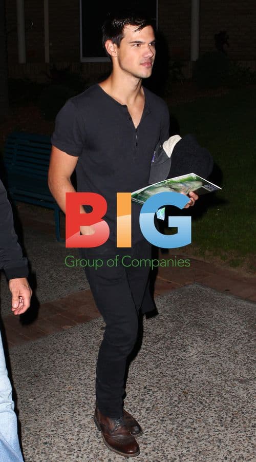 Taylor Lautner Spotted in Sydney