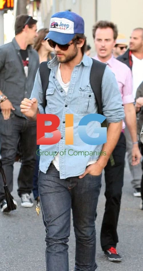 Justin Chatwin out in LA