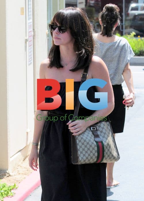 Jennifer Love Hewitt Leaves Salon