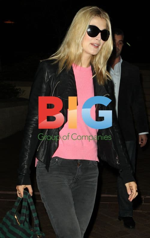 Rosumunds Pike Arrives in Sydney