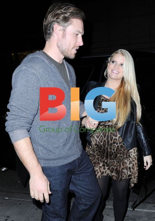 Pregnant Jessica Simpson with Family
