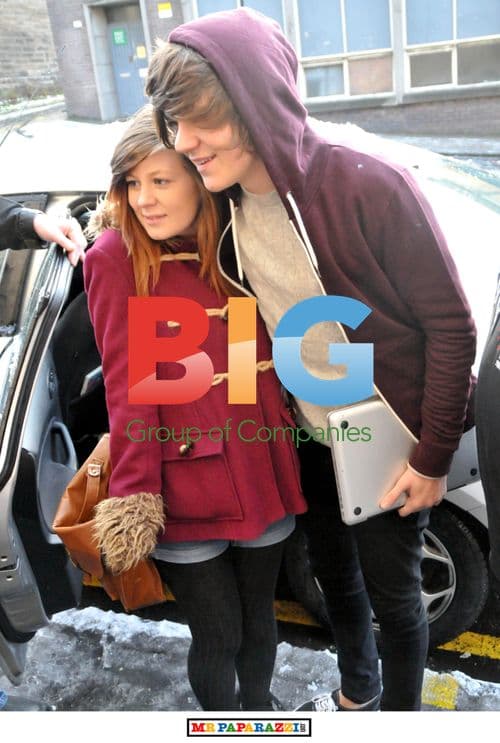 Frankie Cocozza Poses With Fans in Glasgow