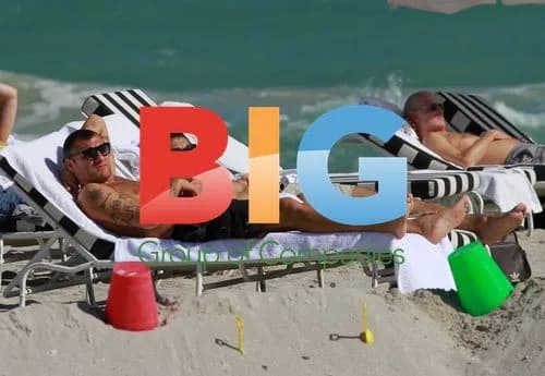 Christian Vieri Relaxes on Miami Beach