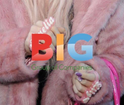 X Factor's Amelia Lily Mobbed by Fans