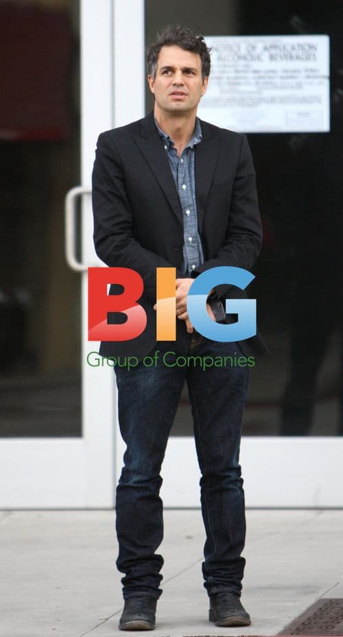 Mark Ruffalo Greets Fans in Beverly Hills