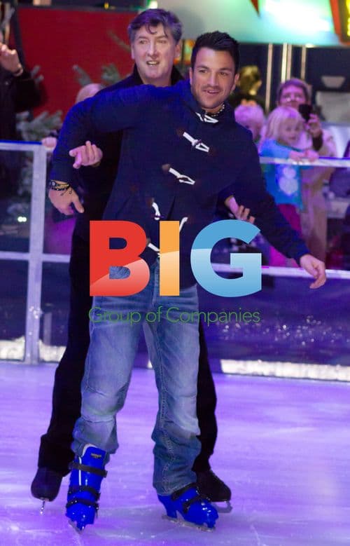 Peter Andre Skating Lesson at Bluewater