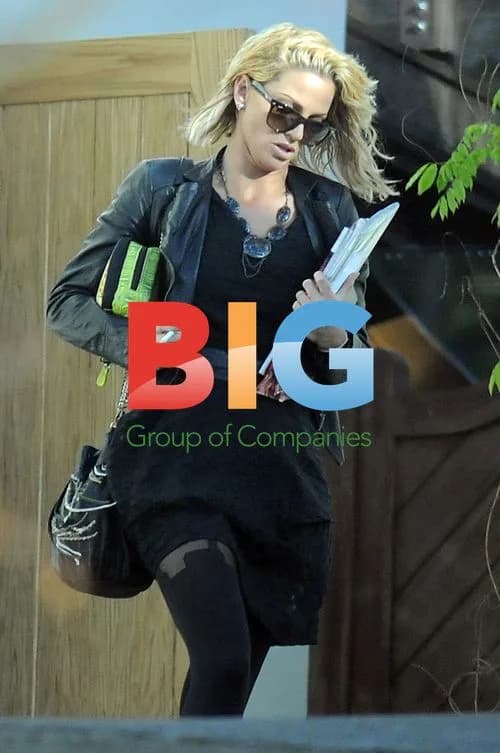 Sarah Harding Leaves Mother's Home