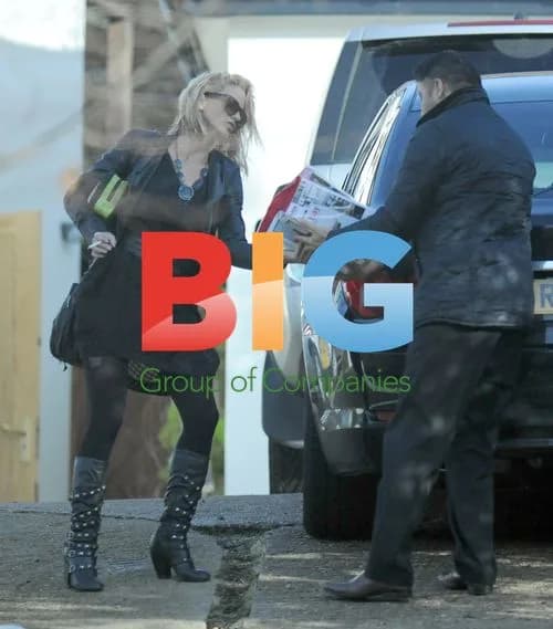 Sarah Harding Leaves Home After Calling Off Engagement
