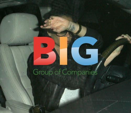 Victoria Beckham Leaves Medical Building