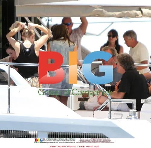 Top Gear Hosts on Powerboat in Australia