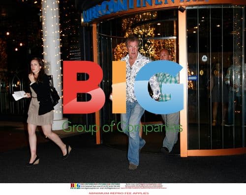 Top Gear Presenters Relax on Powerboat