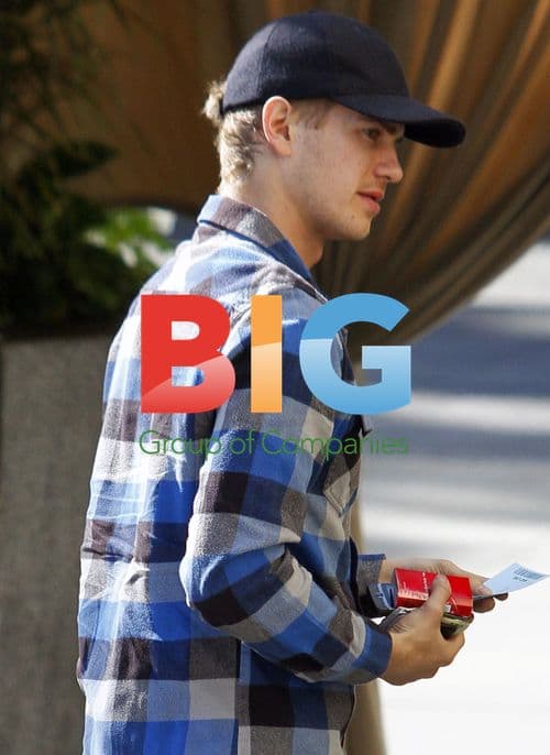 Hayden Christensen Arrives at Roosevelt Hotel