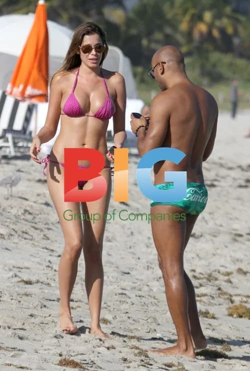 Aida Yespica and Family Beach Day