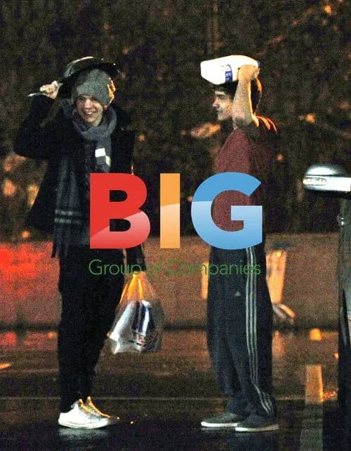 One Direction Boys Sign Autographs, Buy Food