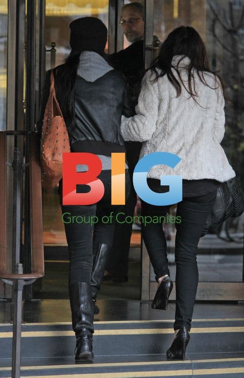 Imogen Thomas shopping and drinking in London