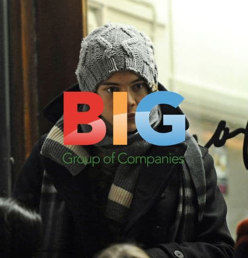 One Direction Members Sign Autographs, Buy Groceries