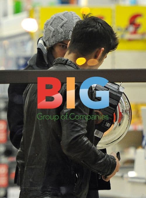 One Direction Bandmates Sign Autographs, Shop at Tesco in London