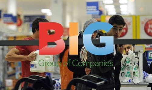 One Direction Members Sign Autographs, Buy Food