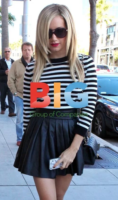 Ashley Tisdale Last Minute Shopping