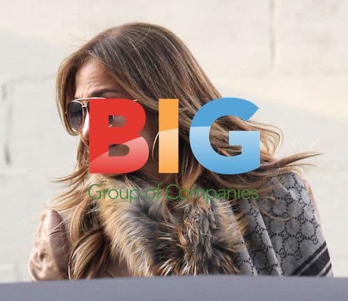 JLo and Caspar Smart Visit Jewelry Store