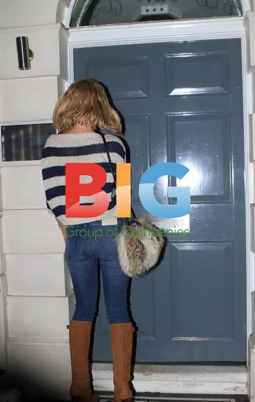 Sarah Harding Visits Clinic in London