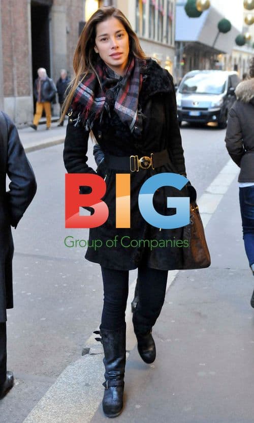 Aida Yespica Christmas Shopping in Milan