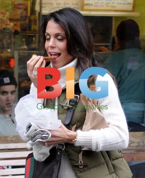 Bethenny Frankel Grabs Bagel in NYC