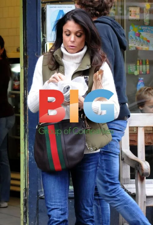 Bethenny Frankel Grabs Bagel in NYC