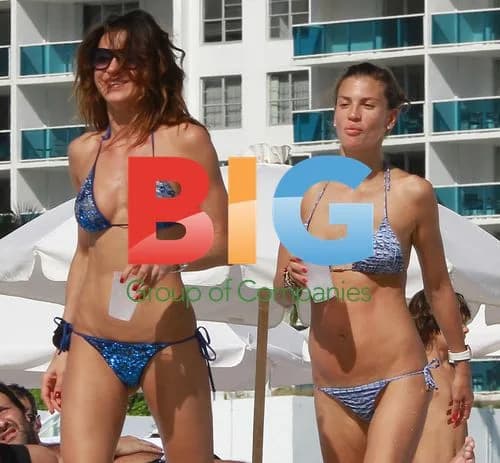 Paraguayan model Claudia Galanti and friends at Miami Beach