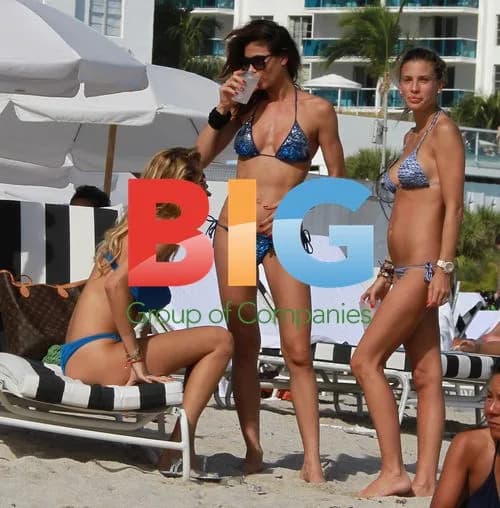 Paraguayan model Claudia Galanti and friends at Miami beach