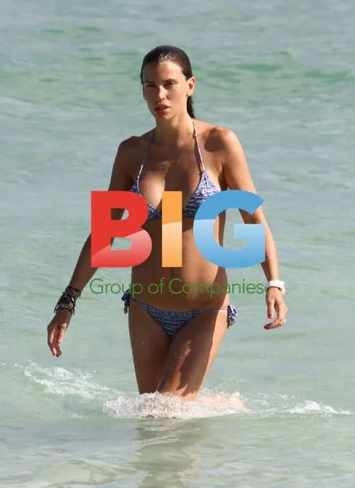Paraguayan model Claudia Galanti and friends on Miami Beach