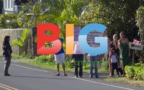 Protestors near Obama's Hawaii vacation rental