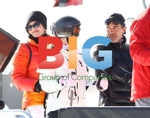 Antonio Banderas skiing with family in Aspen