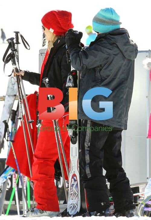 Kate Hudson Skiing with Matt Bellamy in Aspen