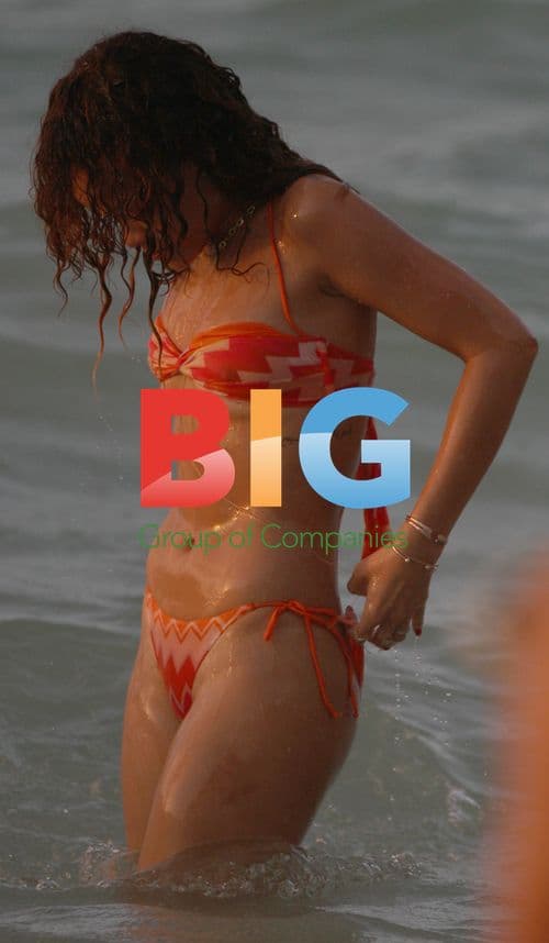 Rhianna Enjoying Caribbean Vacation