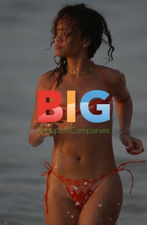 Rhianna Splashing in Caribbean