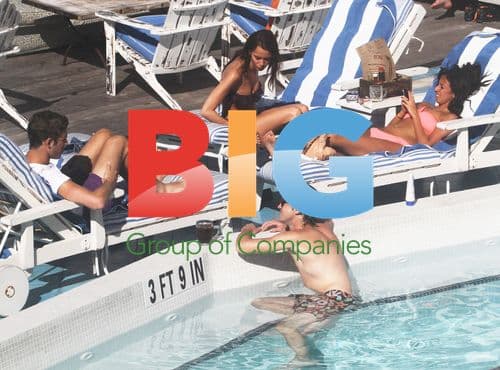 Tom Felton on vacation with girlfriend in Miami