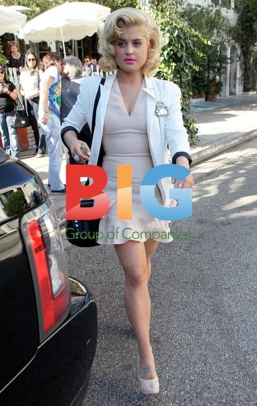 Kelly Osbourne Shopping in Beverly Hills