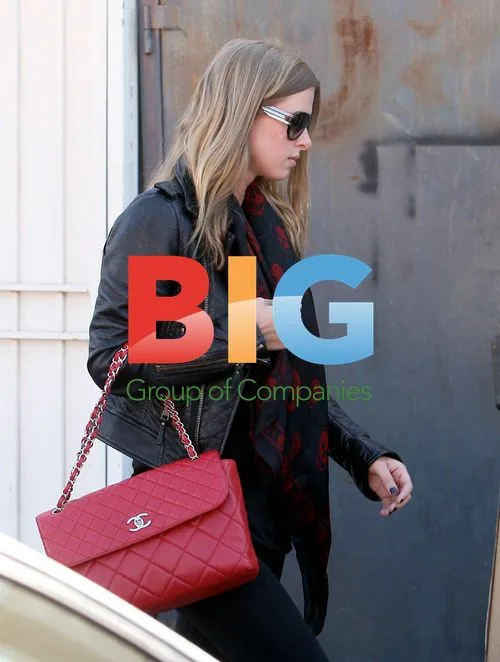 Nicky Hilton Shopping in Hollywood