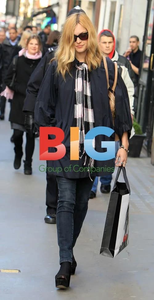 Fearne Cotton Leaves Radio One Studio