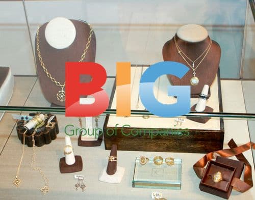 Lindsay Lohan at Kamofie & Co. jewelry store