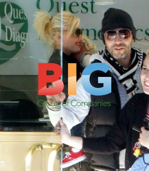 Gwen Stefani Leaves Quest Diagnostics with Zuma