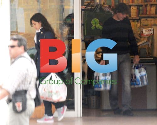 Rafa Nadal and Girlfriend Xisca Shopping