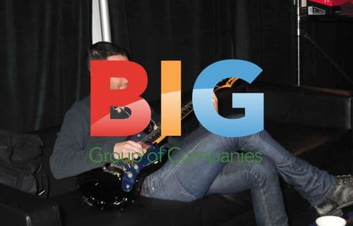 Adam Levine Warming Up Before Maroon 5 Performance