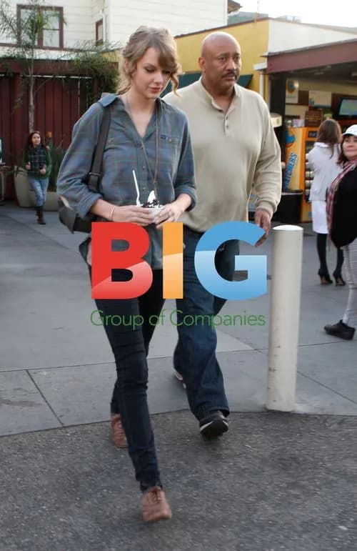 Taylor Swift at Pinkberry in Beverly Hills