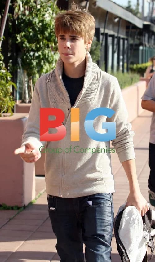 Justin Bieber and Selena Gomez at Ivy On The Shore